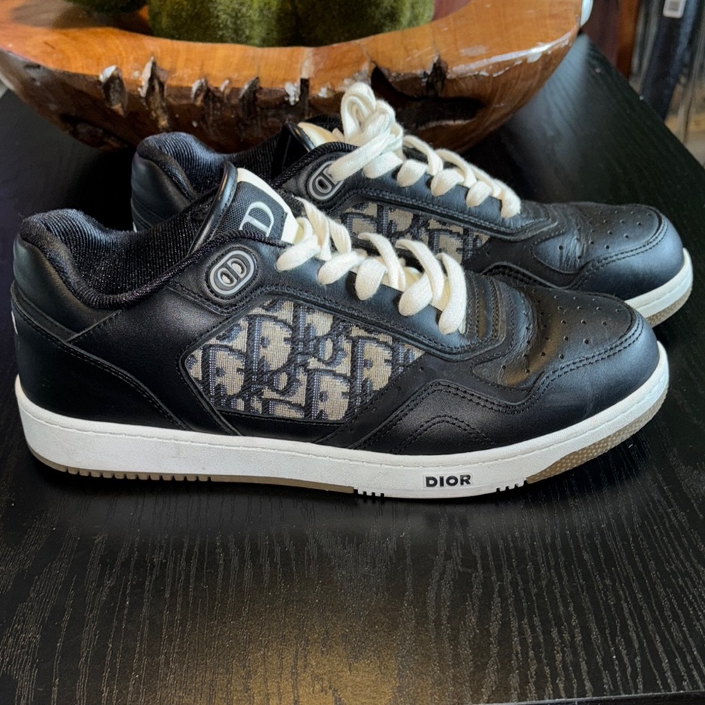 Dior Black Sneakers with Classic Silhouette and Graphic Patterns